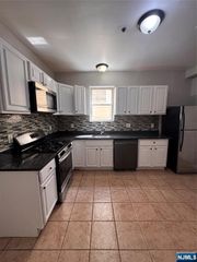 117 12th Street 3, Newark, NJ 07107