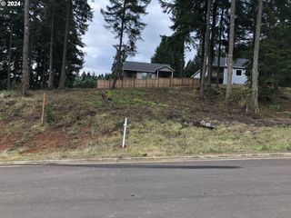 24704 NOTTINGHAM St, Veneta, OR 97487