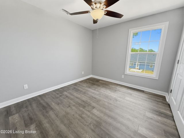 302 Rolling Meadows Ln, Bardstown, KY 40004
