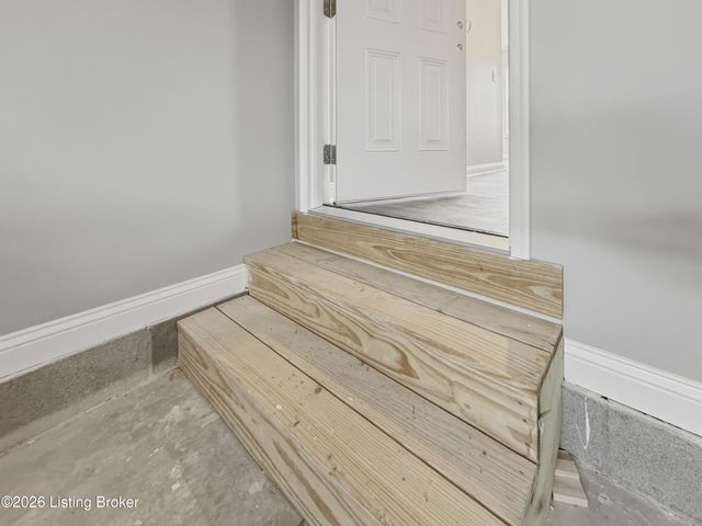 302 Rolling Meadows Ln, Bardstown, KY 40004