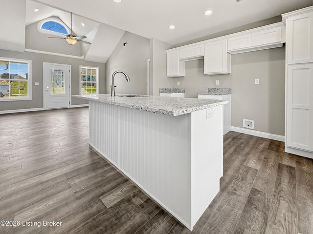 302 Rolling Meadows Ln, Bardstown, KY 40004