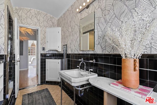 3348 James M Wood Boulevard 10, Los Angeles, CA 90006