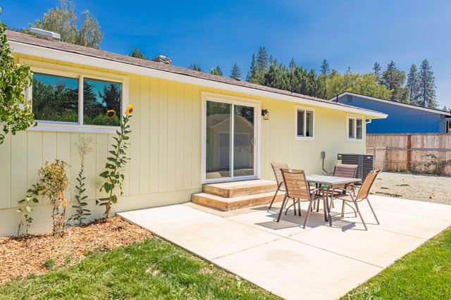 2040 Hamilton Lane SW, Grants Pass, OR 97527