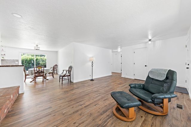 2040 Hamilton Lane SW, Grants Pass, OR 97527