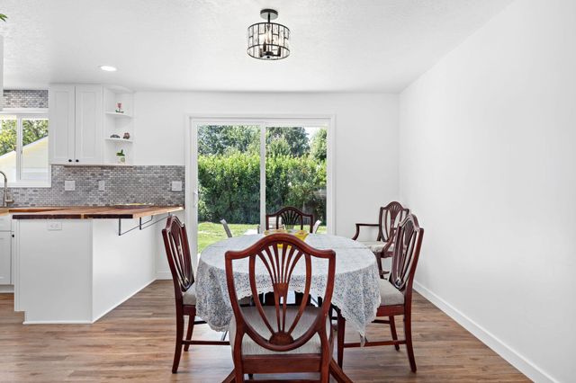 2040 Hamilton Lane SW, Grants Pass, OR 97527