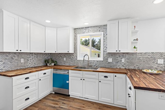 2040 Hamilton Lane SW, Grants Pass, OR 97527
