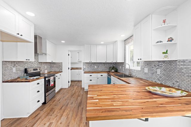 2040 Hamilton Lane SW, Grants Pass, OR 97527
