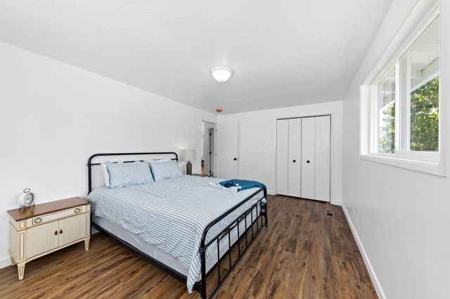 2040 Hamilton Lane SW, Grants Pass, OR 97527