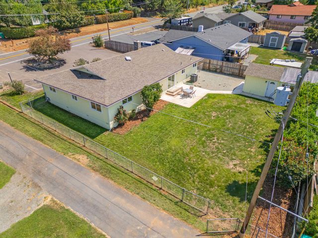 2040 Hamilton Lane SW, Grants Pass, OR 97527