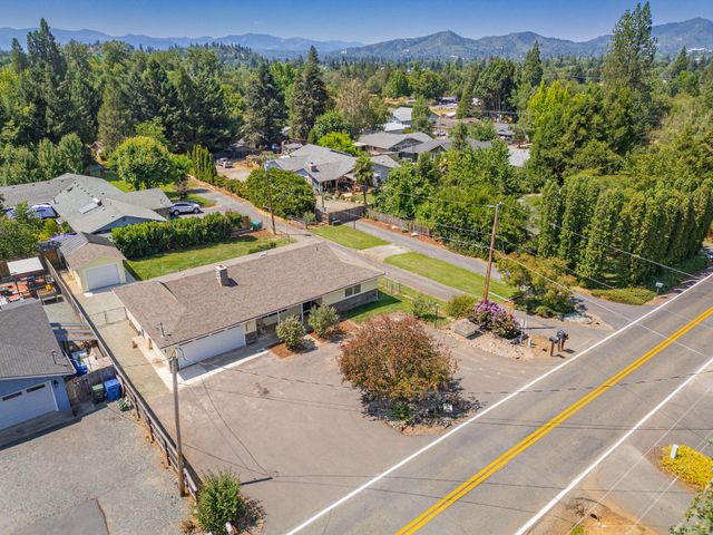 2040 Hamilton Lane SW, Grants Pass, OR 97527