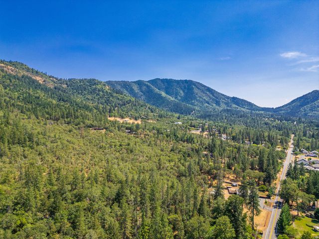 2040 Hamilton Lane SW, Grants Pass, OR 97527