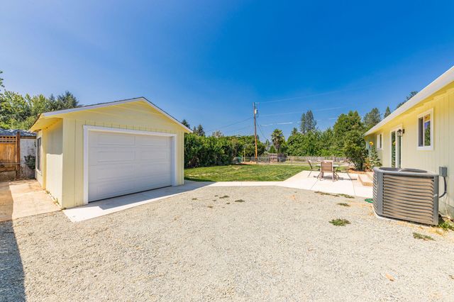 2040 Hamilton Lane SW, Grants Pass, OR 97527