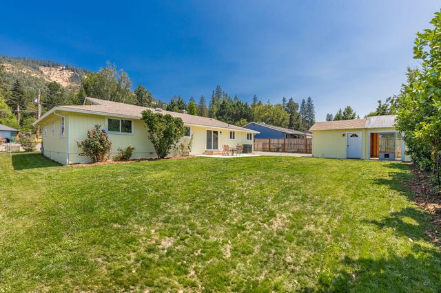 2040 Hamilton Lane SW, Grants Pass, OR 97527