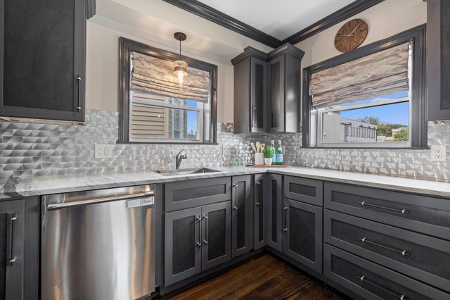 580 E 2nd St 6, Boston, MA 02127