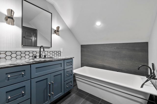 580 E 2nd St 6, Boston, MA 02127