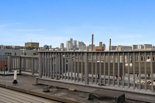 580 E 2nd St 6, Boston, MA 02127