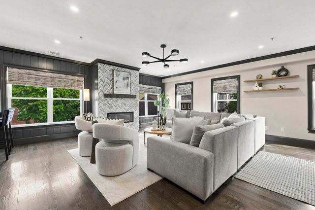 580 E 2nd St 6, Boston, MA 02127