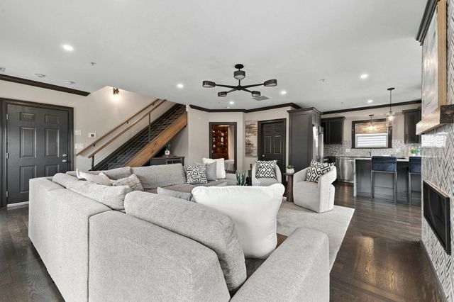 580 E 2nd St 6, Boston, MA 02127