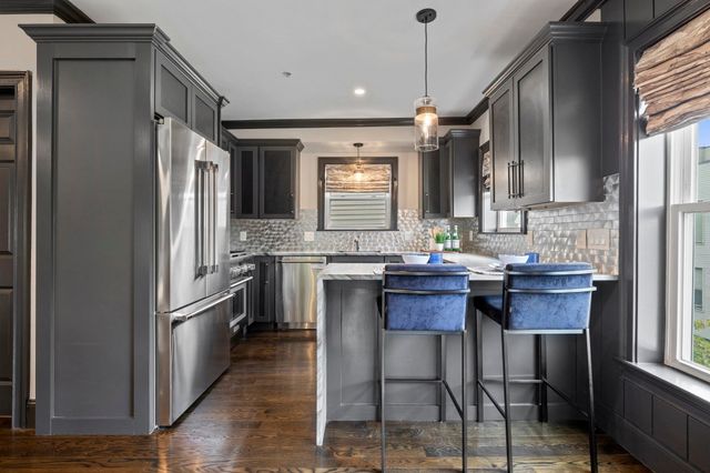 580 E 2nd St 6, Boston, MA 02127