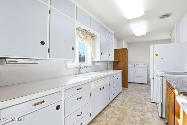 12708 Tieton Dr, Yakima, WA 98908