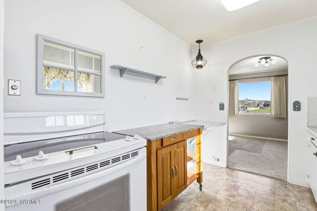 12708 Tieton Dr, Yakima, WA 98908