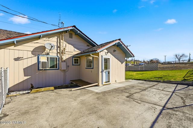 12708 Tieton Dr, Yakima, WA 98908