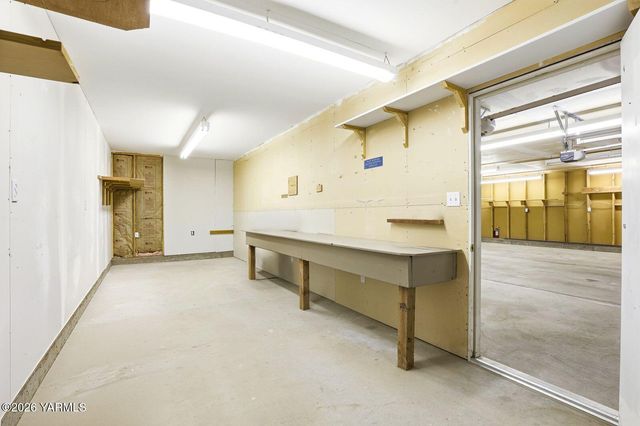 12708 Tieton Dr, Yakima, WA 98908