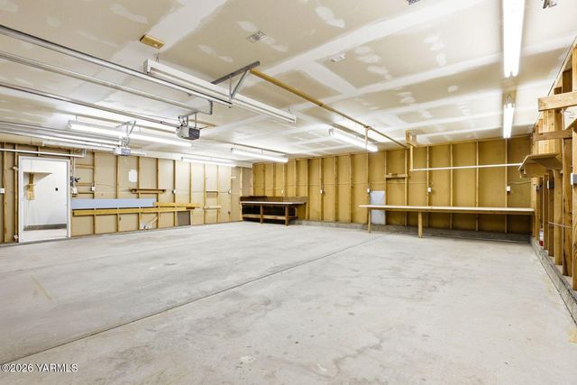 12708 Tieton Dr, Yakima, WA 98908