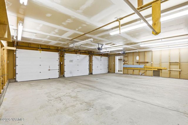 12708 Tieton Dr, Yakima, WA 98908