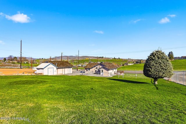 12708 Tieton Dr, Yakima, WA 98908