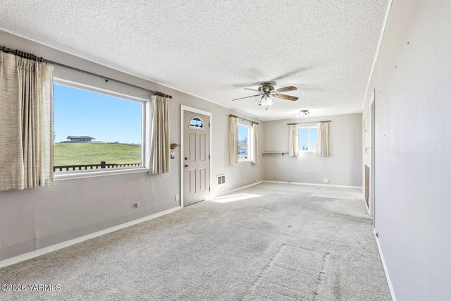 12708 Tieton Dr, Yakima, WA 98908