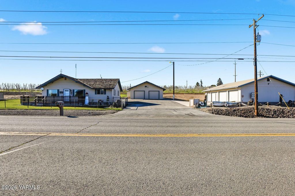 12708 Tieton Dr, Yakima, WA 98908