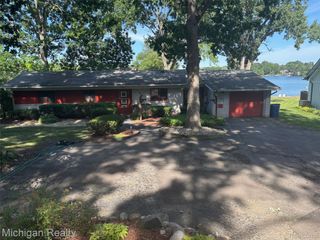 2714 LARI Court, West Bloomfield Charter Township, MI 48324
