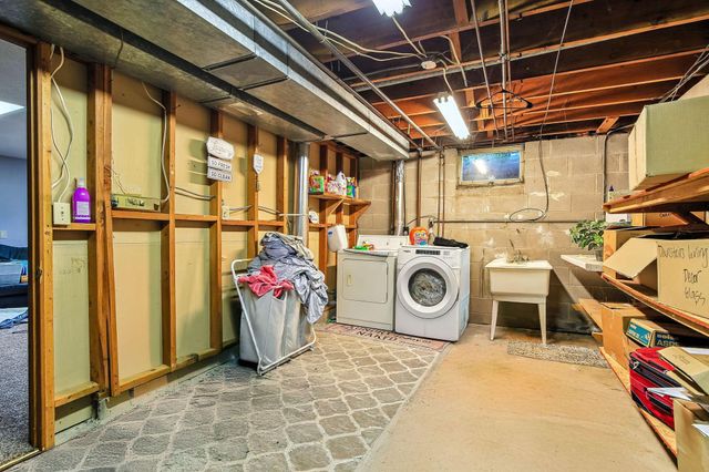 508 Shadyside Circle, Hopkins, MN 55343