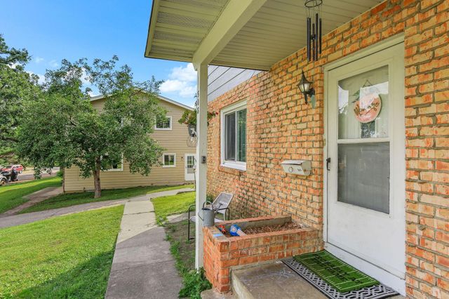 508 Shadyside Circle, Hopkins, MN 55343