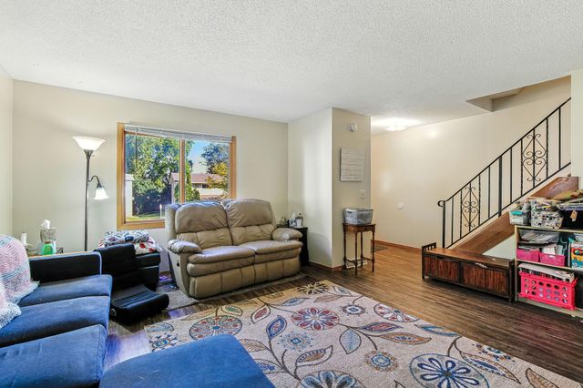 508 Shadyside Circle, Hopkins, MN 55343