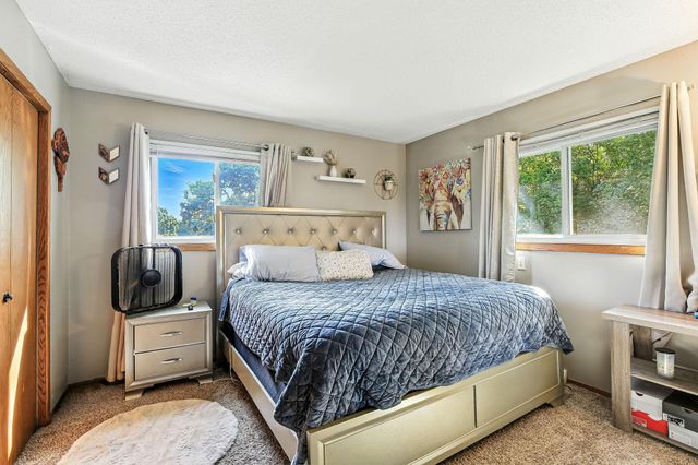 508 Shadyside Circle, Hopkins, MN 55343