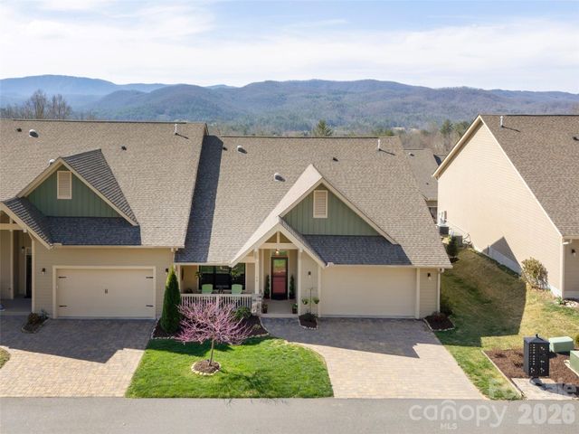 96 Copper Creek Lane, Hendersonville, NC 28739