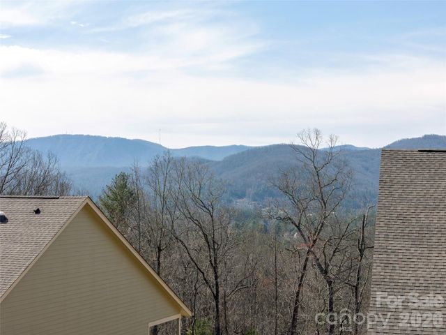 96 Copper Creek Lane, Hendersonville, NC 28739