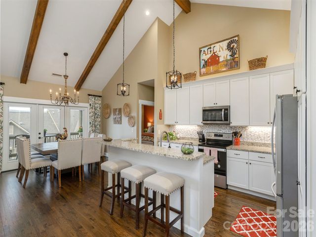 96 Copper Creek Lane, Hendersonville, NC 28739