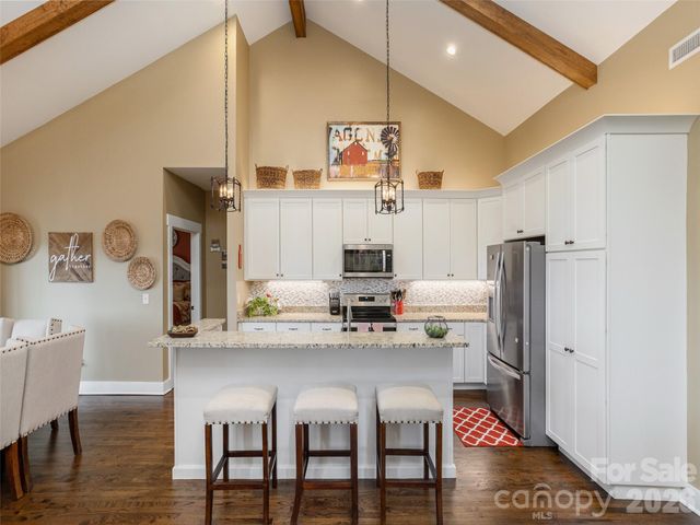 96 Copper Creek Lane, Hendersonville, NC 28739