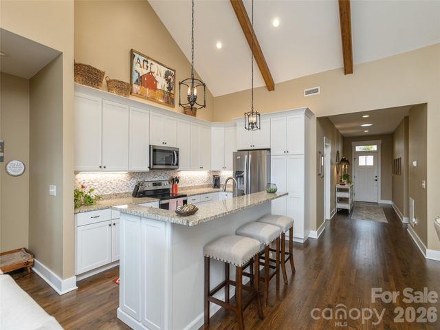 96 Copper Creek Lane, Hendersonville, NC 28739