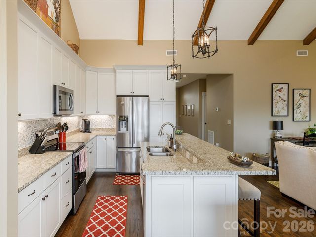 96 Copper Creek Lane, Hendersonville, NC 28739