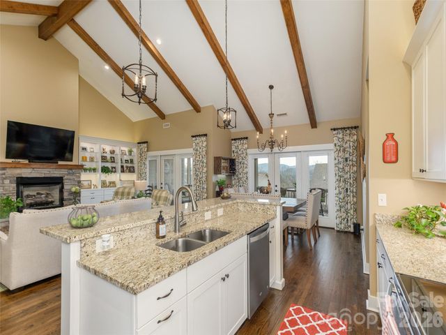 96 Copper Creek Lane, Hendersonville, NC 28739