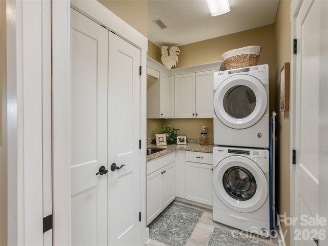 96 Copper Creek Lane, Hendersonville, NC 28739