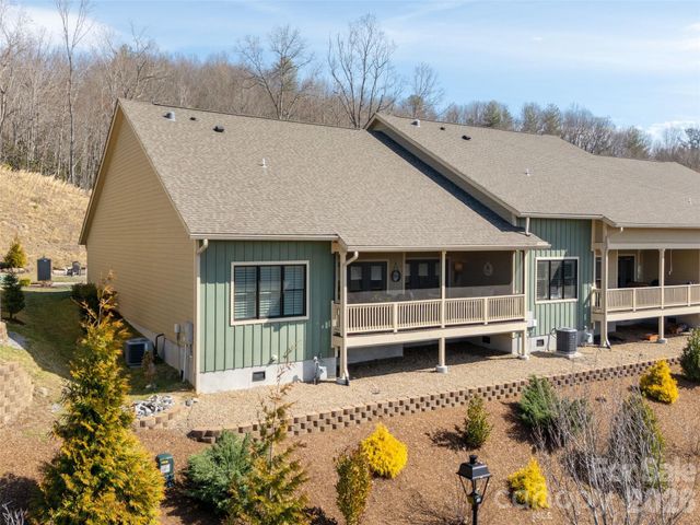 96 Copper Creek Lane, Hendersonville, NC 28739