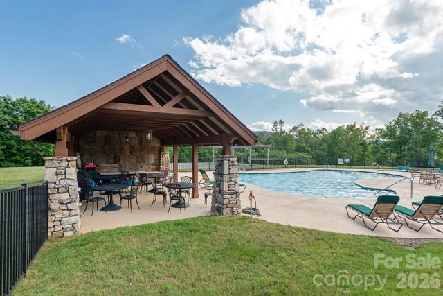 96 Copper Creek Lane, Hendersonville, NC 28739