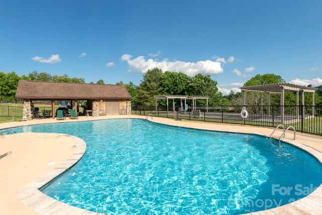 96 Copper Creek Lane, Hendersonville, NC 28739