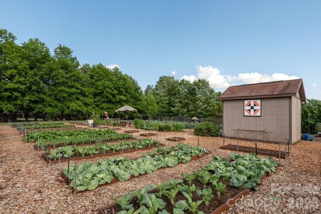 96 Copper Creek Lane, Hendersonville, NC 28739