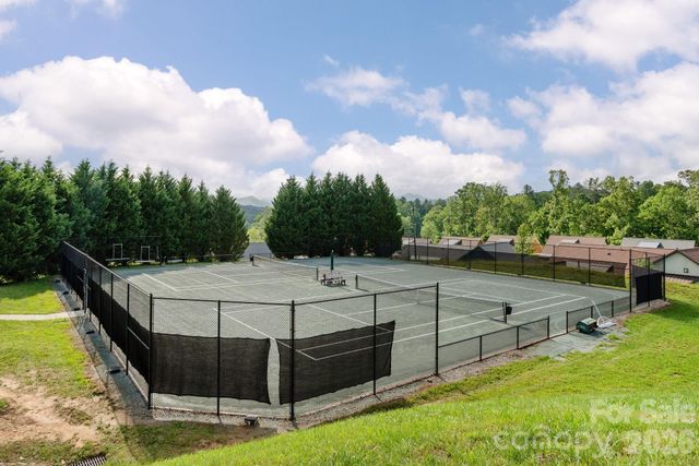 96 Copper Creek Lane, Hendersonville, NC 28739